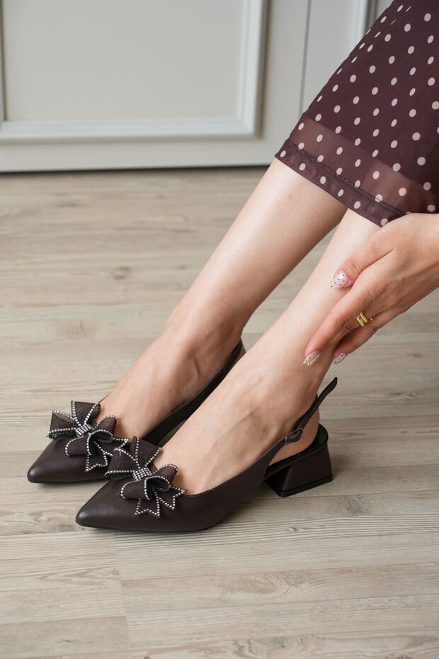 Women's Howen Short Heeled Shoes - Brown- Leather