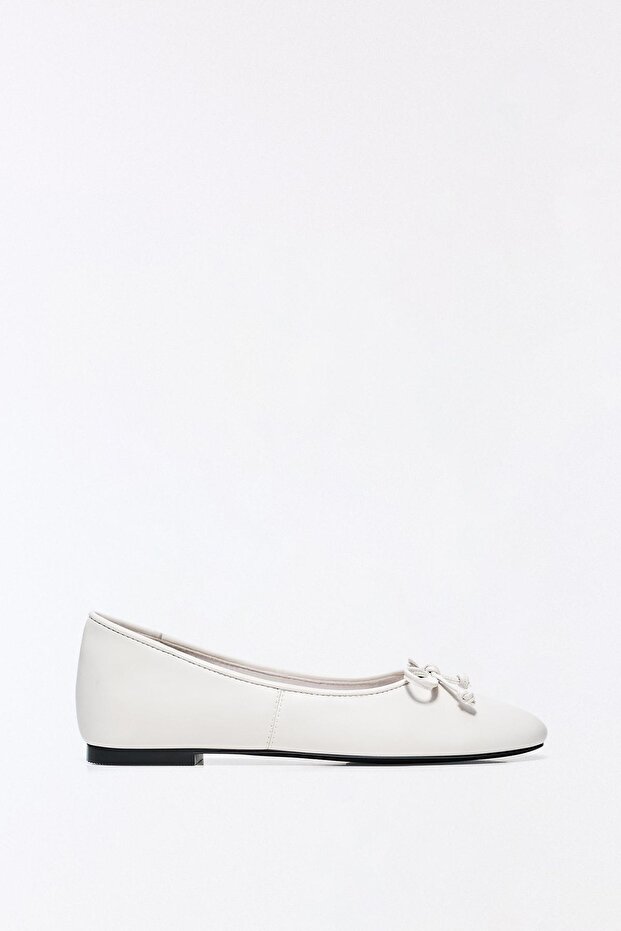 Ballerinas with bow