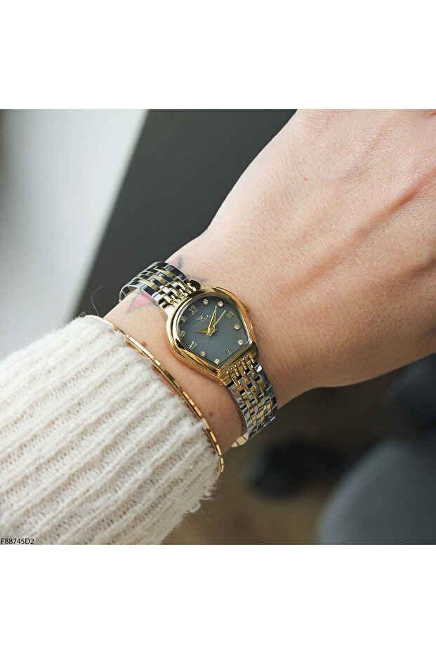 F88745D2 Women's Wristwatch with Steel Strap
