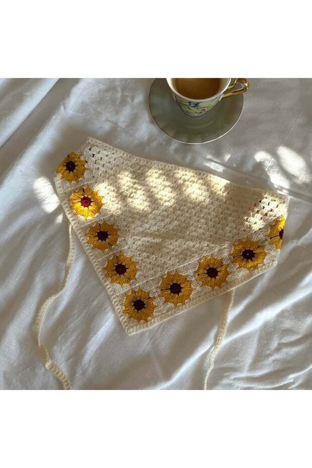Knitted Triangle Bandana with Yellow Flowers on the Edge