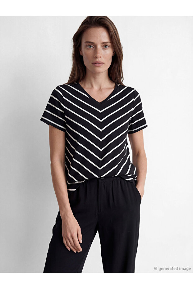 Nevavm with Difference V-Neck Striped Women's T-Shirt