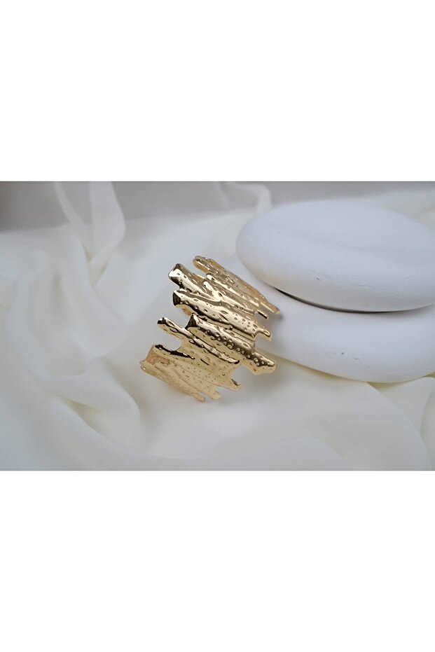 Klpç097 Asymmetric Textured Gold Clamp