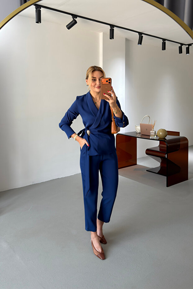 Double-Breasted Collar Navy Blue Suit with Gold Accessory Detail