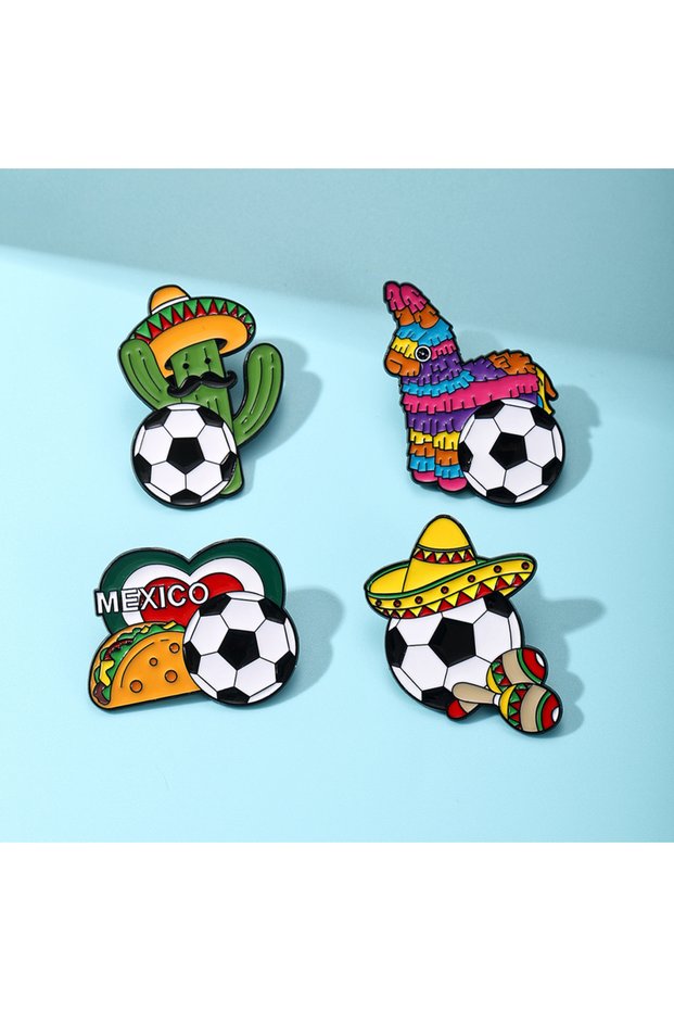 4pcs brooch 4 PCS Soccer Football Souvenirs As Gifts Trophy Metal Badges Spilla Brooches Pins Person