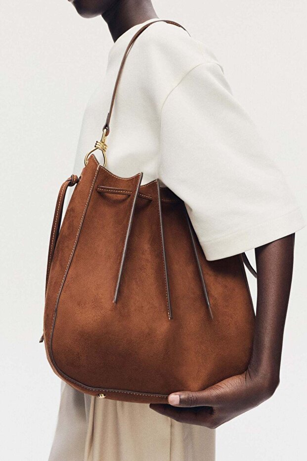 Pleated shoulder bag