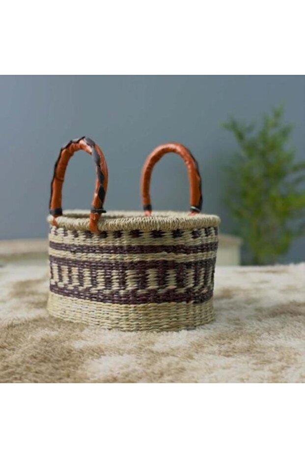 Single Straw Basket سلة قش مفردة