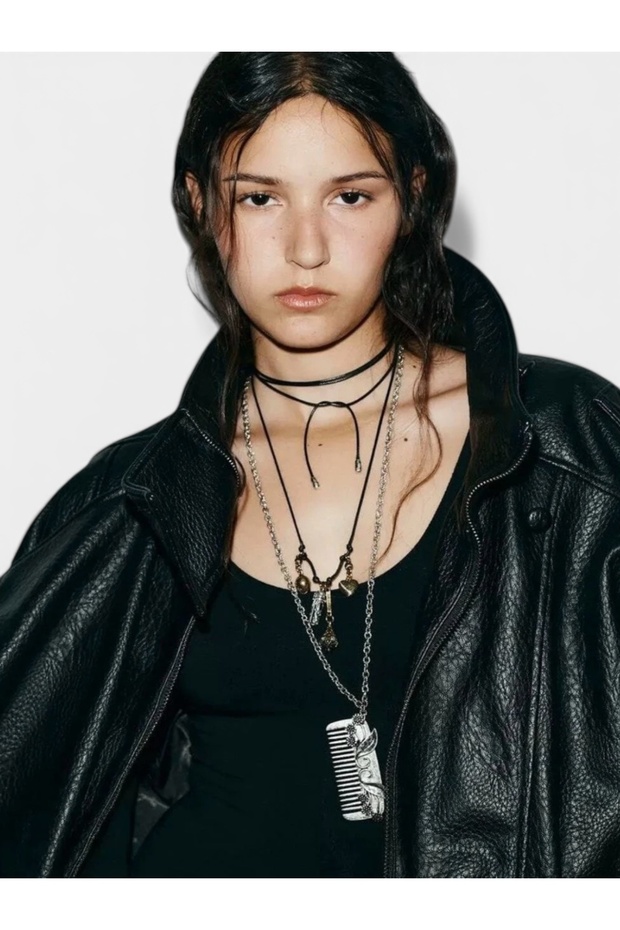 Brand Model Comb Figure Pendant
