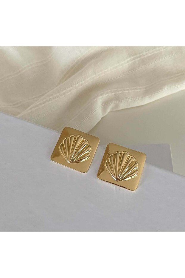 Gold Shell Earrings
