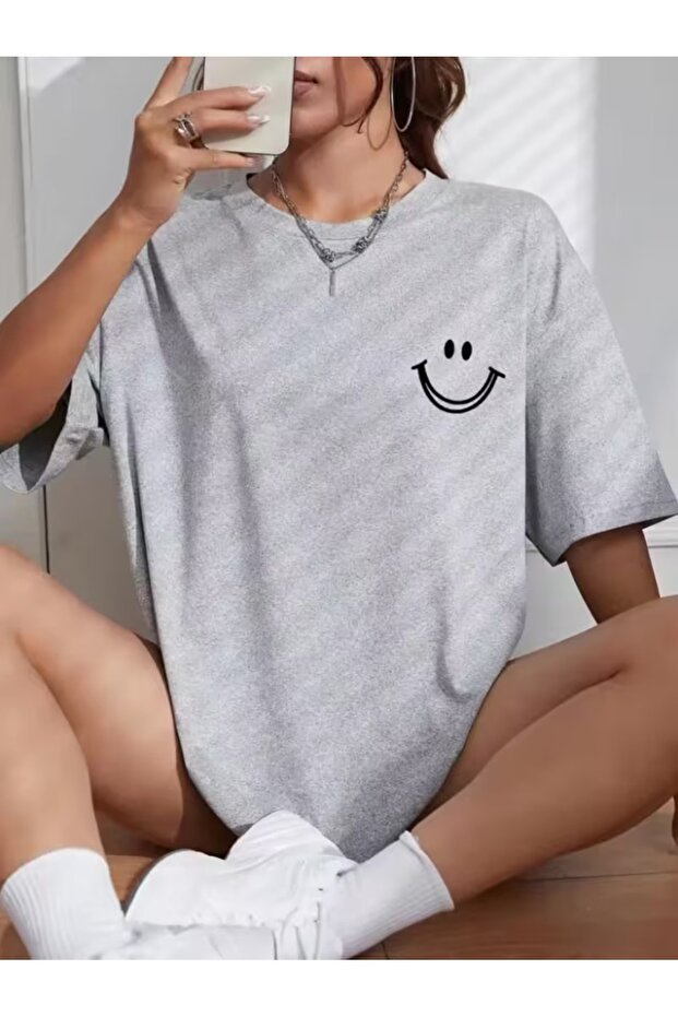 تيشيرت مطبوع عليه ابتسامة مريح للجنسين