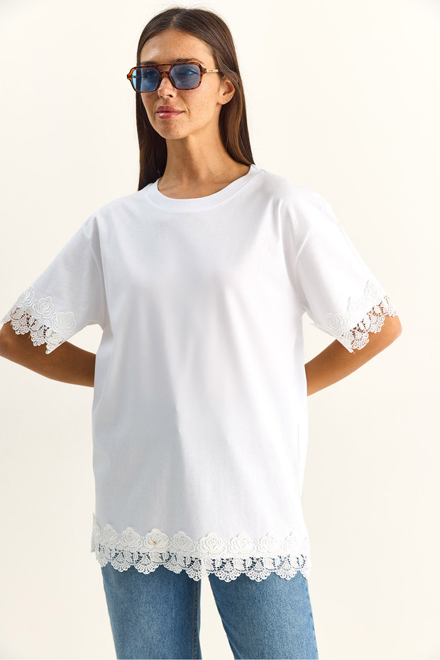Women's White Crew Neck Lace Detailed Oversize T-Shirt 2134 60286120