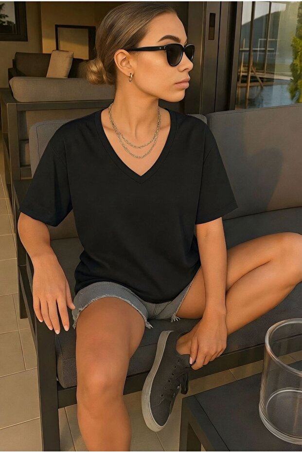 V-Neck Oversized T-Shirt 2Vq3