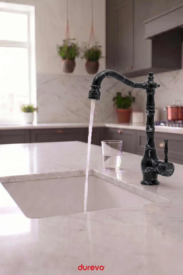 صنبور مطبخ ريفي عتيق الطراز - تصميم زين من النحاس - 360 ° رأس متحرك - مقبض أنيق ورفيع بلون رخامي أسود