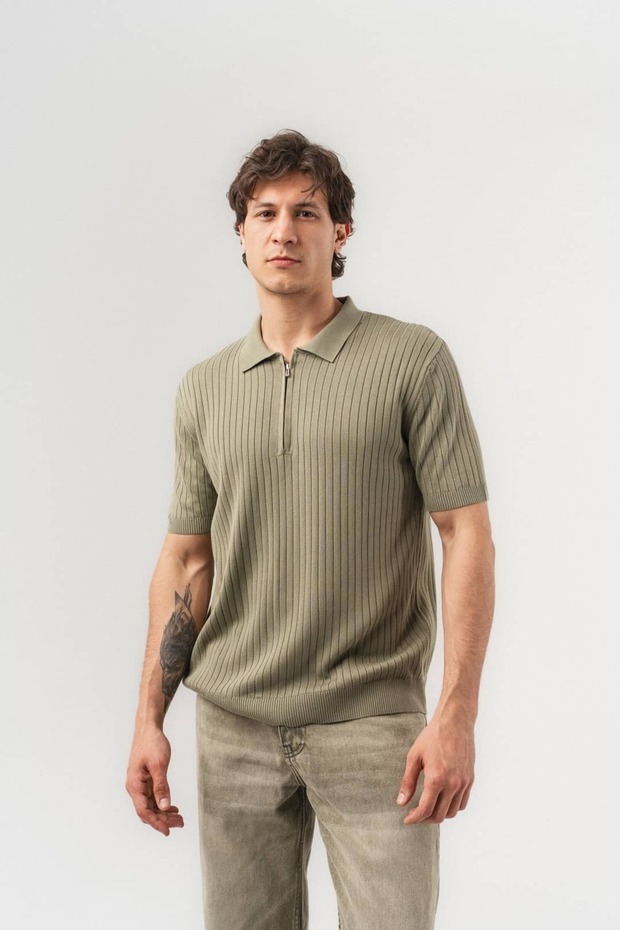 Half Zip Polo Collar Knitwear T-Shirt with Half Zipper Detail