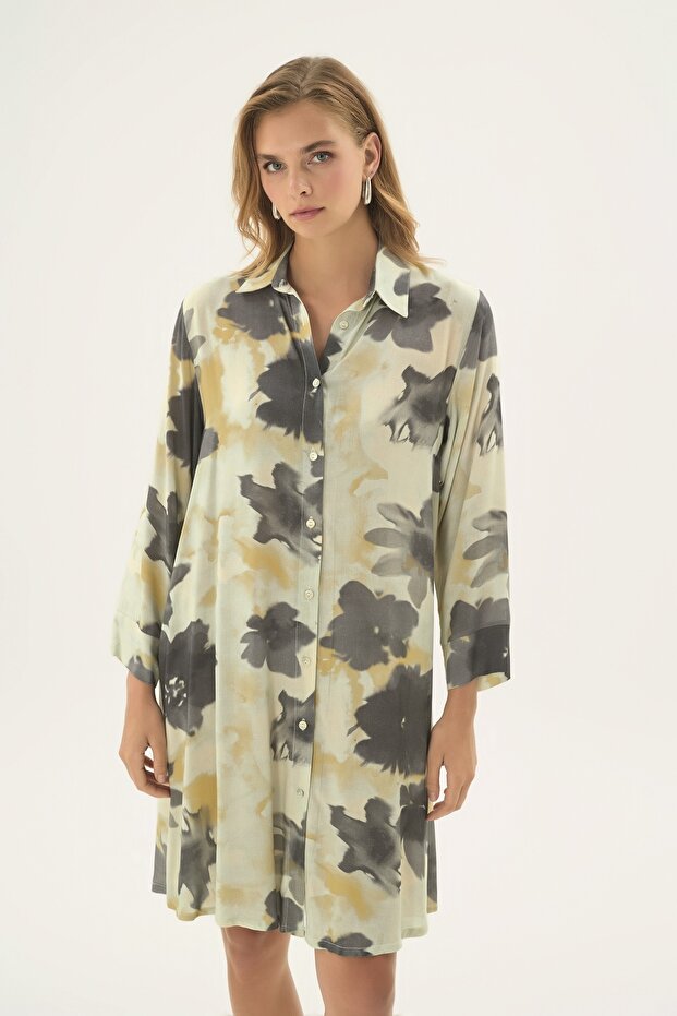 21547 Women's Buttoned Short Dress