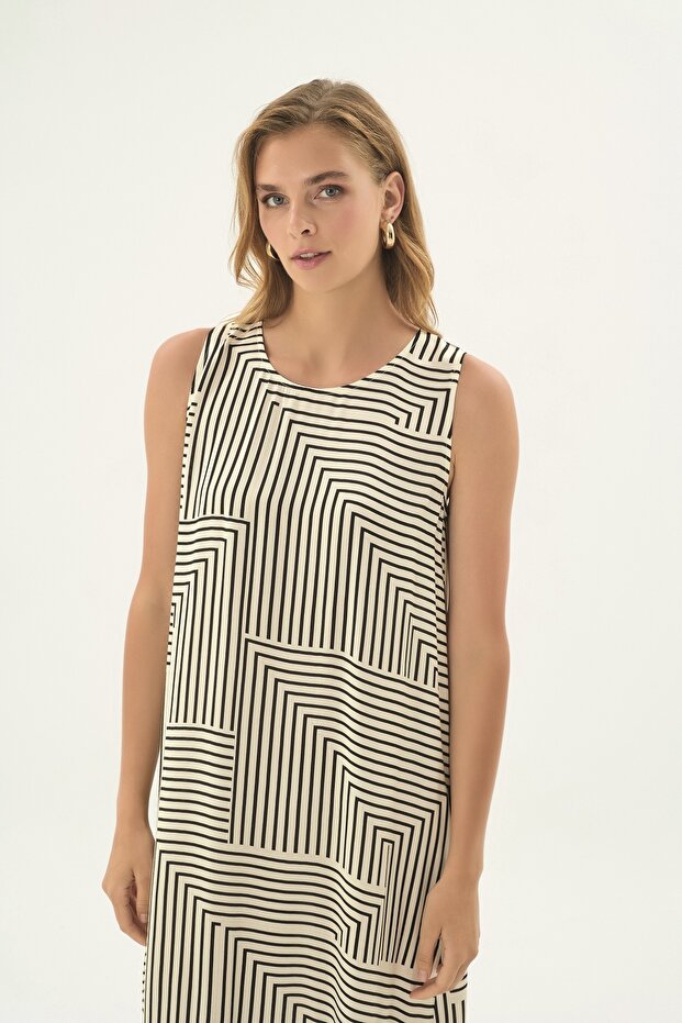 21450 Women's Zero Sleeve Long Dress