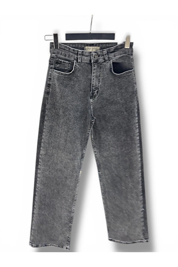Our Gray Lycra Jeans Model
