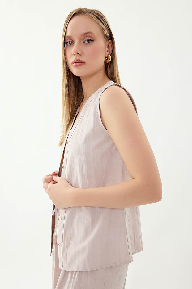 Zero Sleeve Button Front Blouse - 7