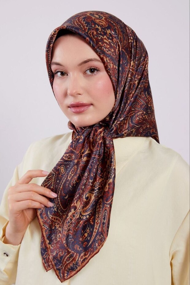 Ethnic Pattern Sparkling Crystal Scarf - 1