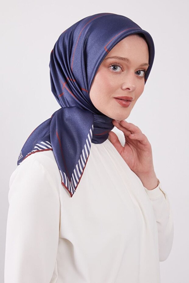 وشاح كريستالي لامع بنمط مخطط - 1