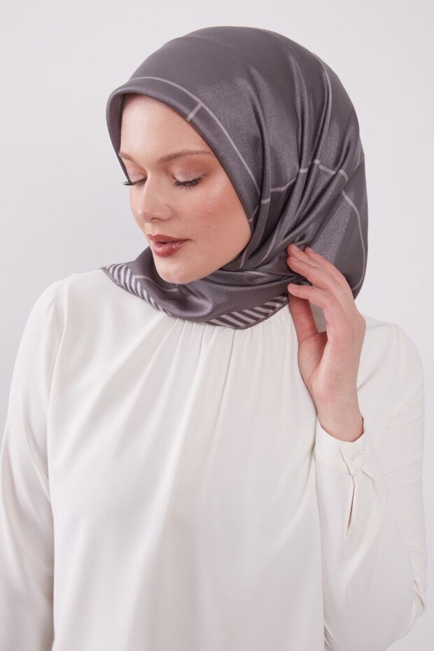 Striped Pattern Sparkling Crystal Scarf