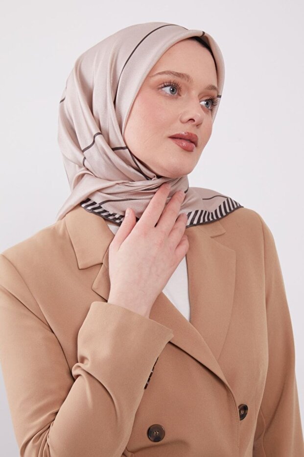 Striped Pattern Sparkling Crystal Scarf