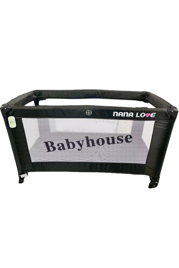 سرير أطفال متنقل متعدد الاستخدامات يجمع بين منطقة النوم المريحة وساحة اللعب الآمنة بتصميم قابل للطي