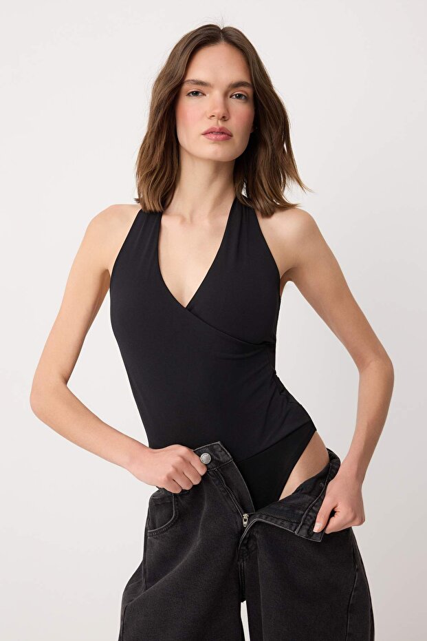 Siyah Düz Fitted Boyundan Bağlamalı Kolsuz Çıtçıtlı Esnek Örme Body TWOSS26BD00024