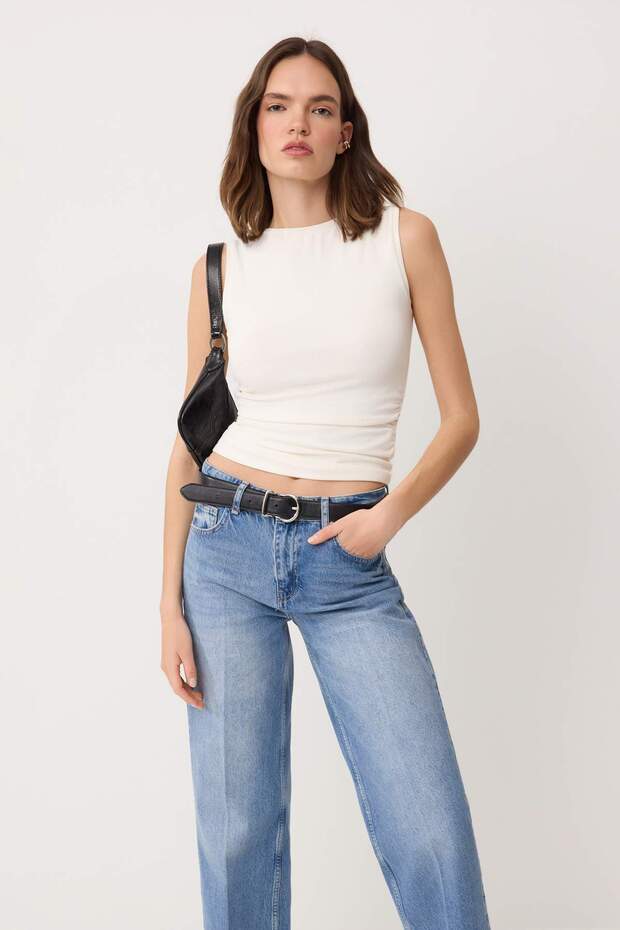 Trendyolmilla  Ekru Fitted/Vücuda Oturan Kayık Yaka Kolsuz Yumuşak Örme Bluz TWOSS26BZ00045 - Görsel 2