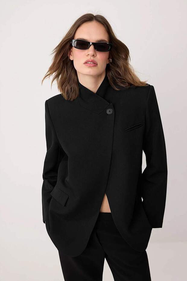 Siyah Dik Yakalı Rahat Kalıp Astarlı Vatkalı Blazer Ceket TWOSS26BC00052 - 1