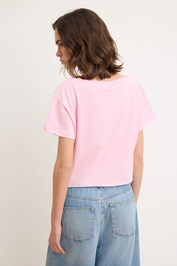 Açık Pembe Düz Relaxed Asimetrik Yaka Düşük Kol Kısa %100 Pamuk Örme T-Shirt TWOSS26TS00248 - 4