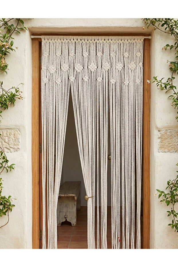 Makrome Kapı Perdesi, Kapı süsü