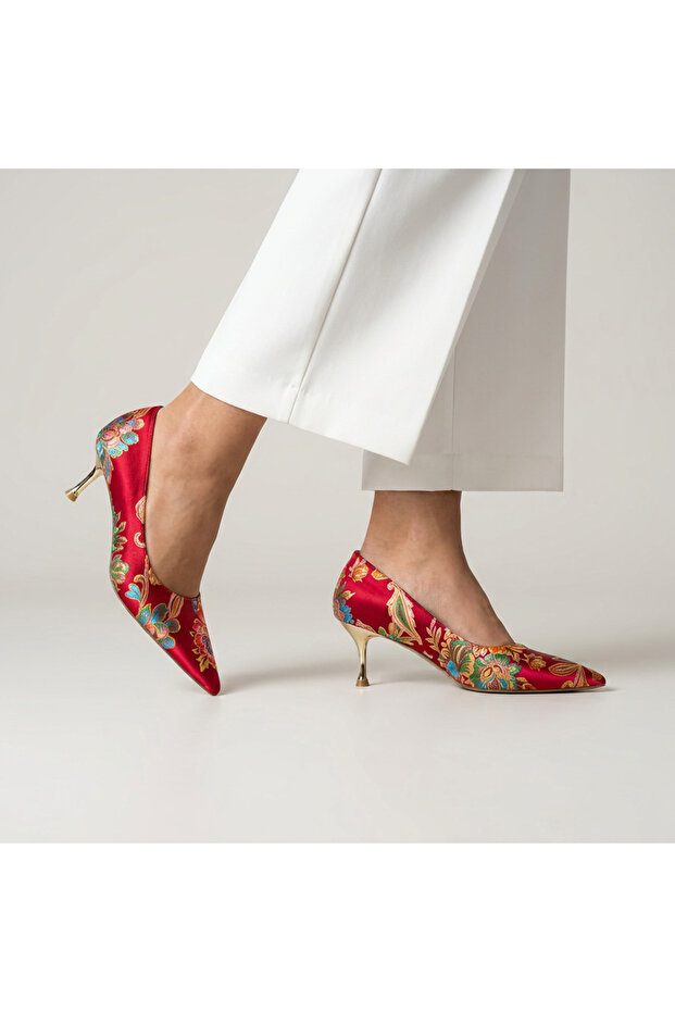 Valley Ethnic Pattern Closed-Back Short Heeled Shoes