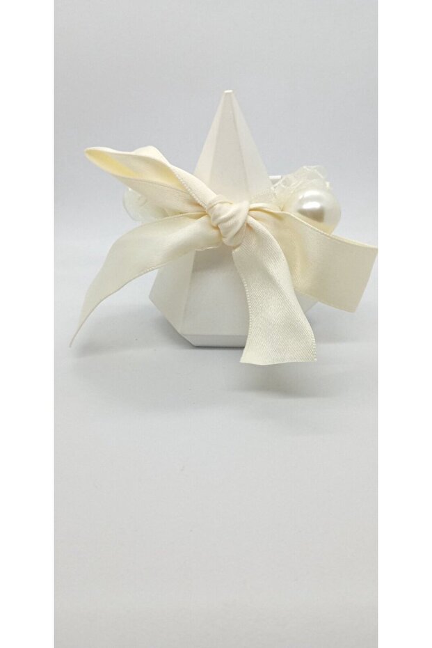 Cream Color Pearl and Bow Detailed Rubber Buckle
