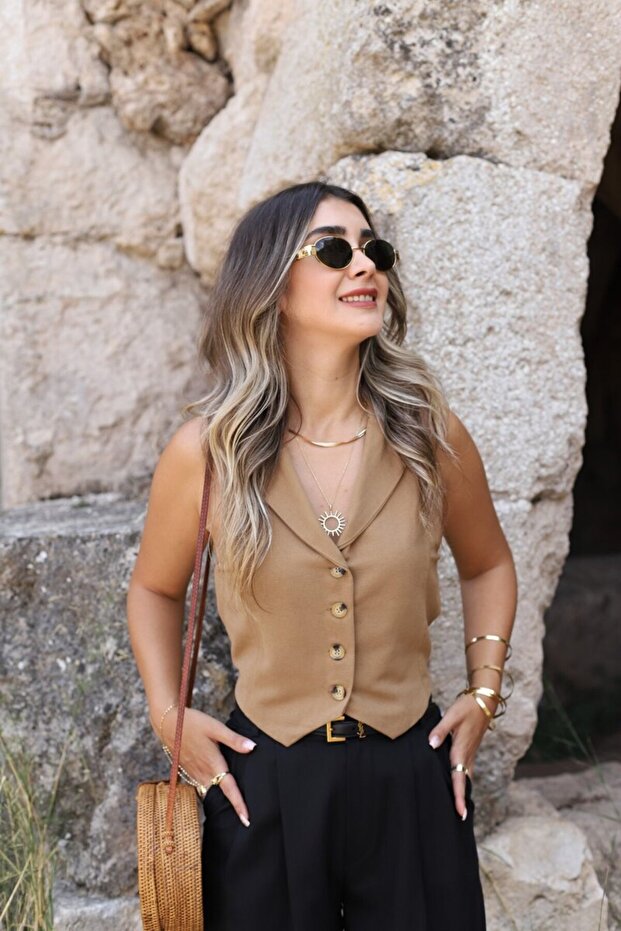 Coffee back low-cut linen vest