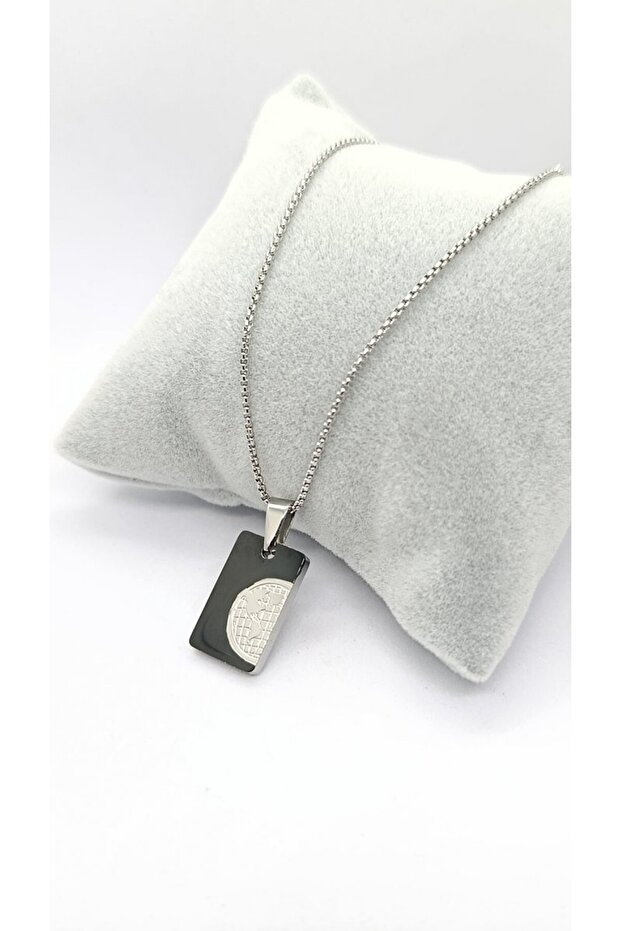 World Axis – Men's Necklace with Detailed World Map