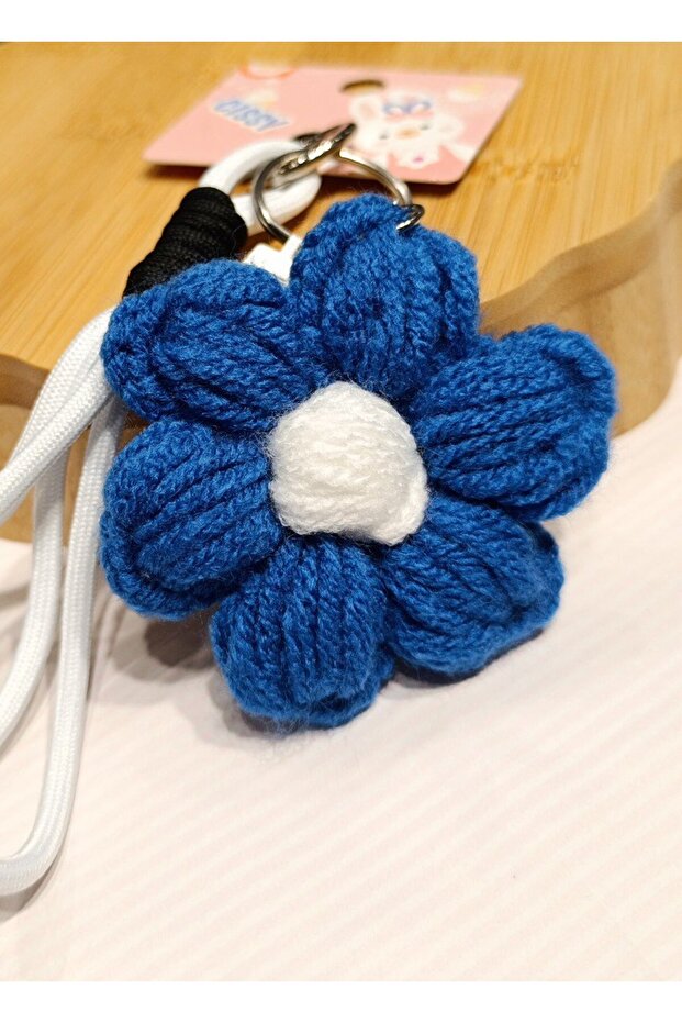 Knitted Flower Patterned Flashy Keychain