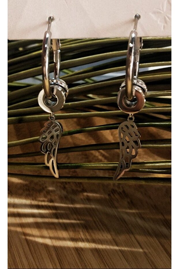 Luxurious Figured Flashy Dangle Earrings