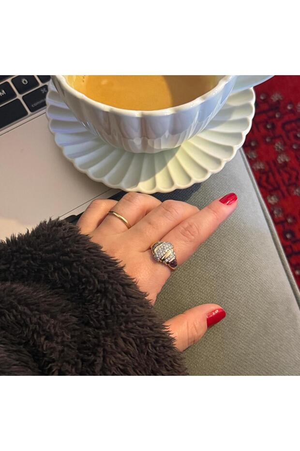 خاتم مقوس مرصع بالأحجار المختلطة