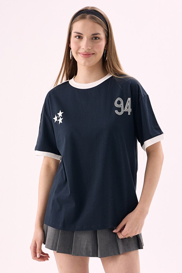 Crep Women's 94 Printed Stripe Detailed T-Shirt Crew Neck 100% Cotton Navy Blue – Oversize Fit