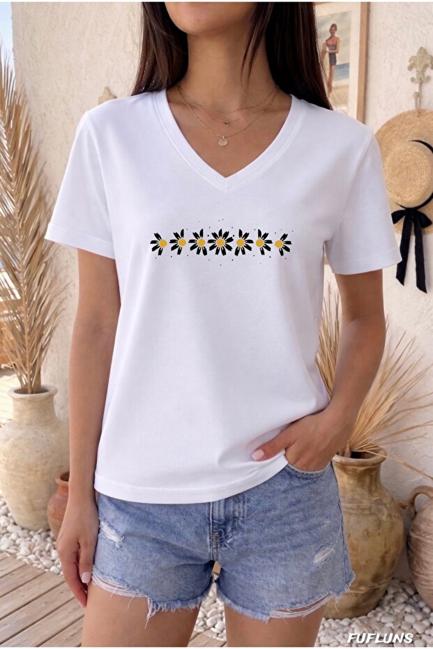 Daisy Printed Women's Oversized V-Neck T-Shirt