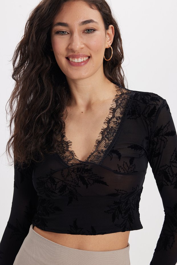 Women's Slim Fit Tight Fit V-Neck Long Sleeve Lace Detailed Black Blouse