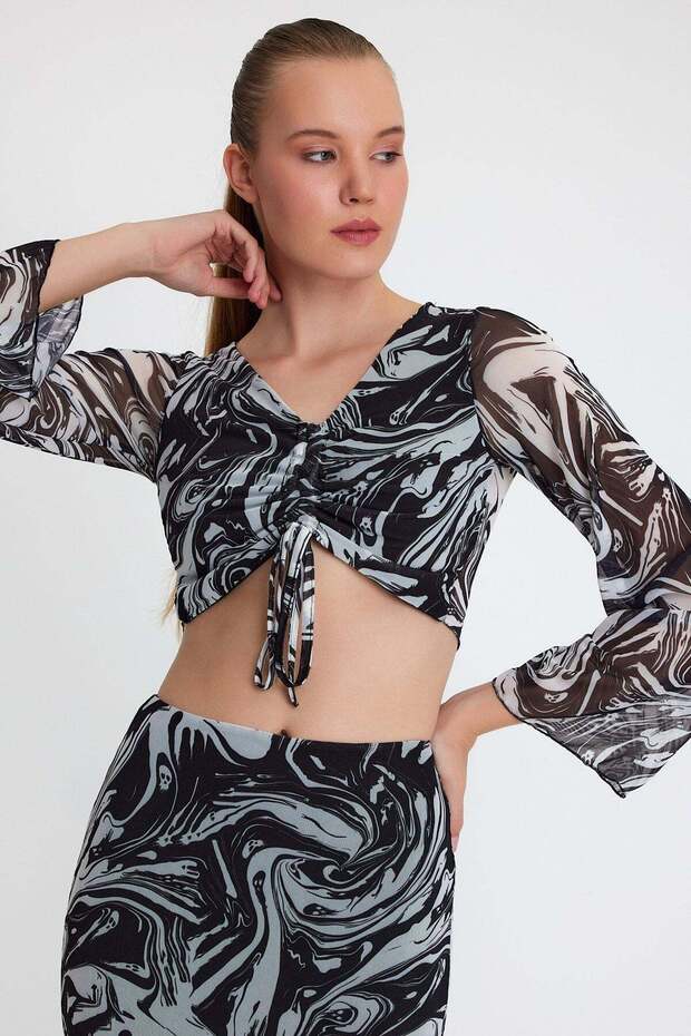 Women's Front Lined Mesh Crop Blouse Black