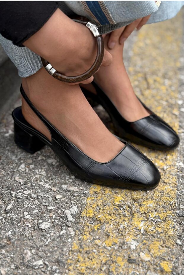 Solen Mary Jane Heeled Shoes Black Matte Leather Patterned