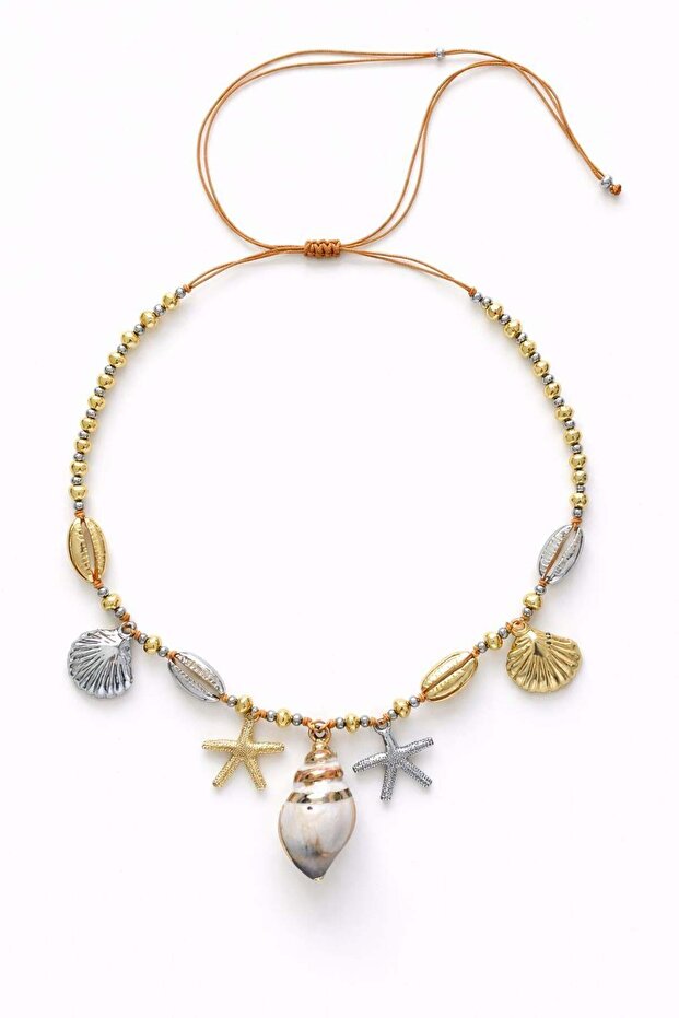 قلادة على شكل صدفة بحرية مع رافعة