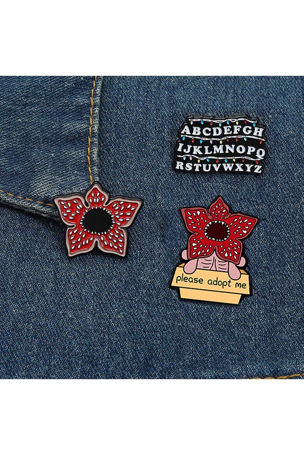 01 3pcs/set Fantasy Horror Movies Brooch Enamel Pins Red Piranha Plant Alphabets Brooches Lapel Badg