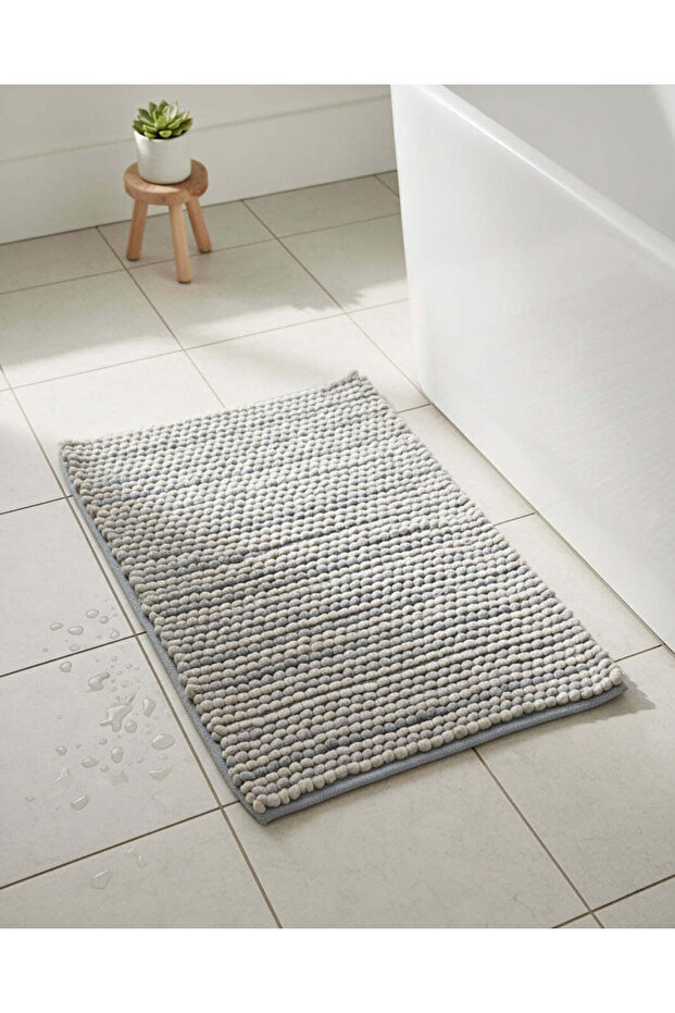 Light Grey Stripe Bobble Bathmat 60x90cm