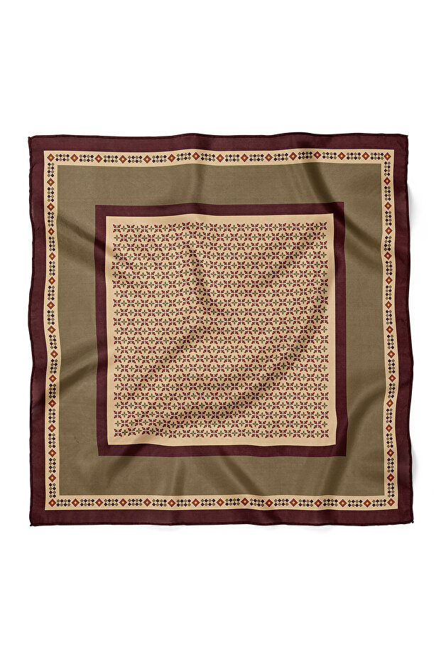 وشاح بنمط هندسي مقاس 70x70 سم