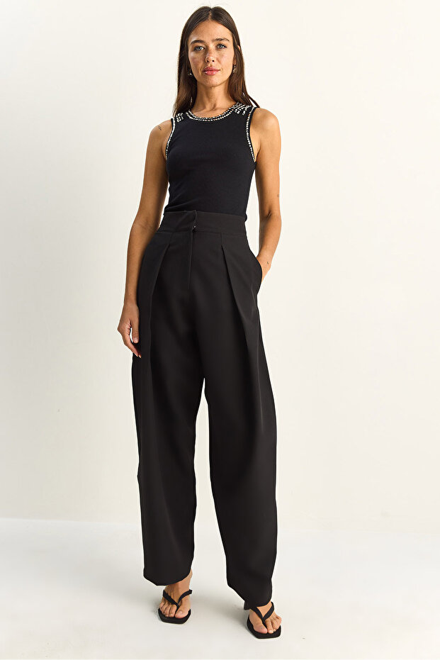 Women's Black Voluminous Pleated Trousers 0543 60286010