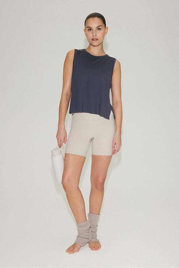 Boxy-style sports vest top in DryMove™