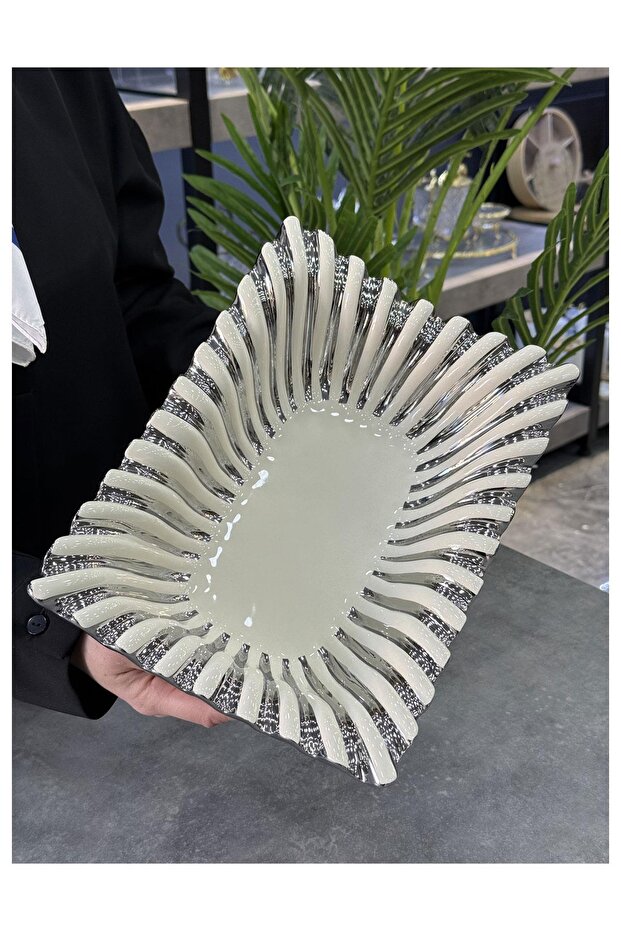Lux Alba Silver Rectangular Presentation Plate - 2